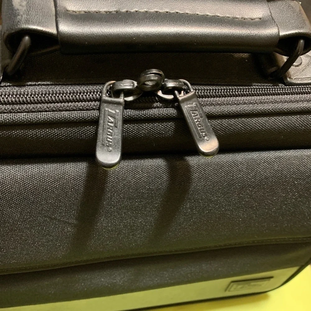 Targus • Black Classic Briefcase Messenger Carry Case Laptop Bag
